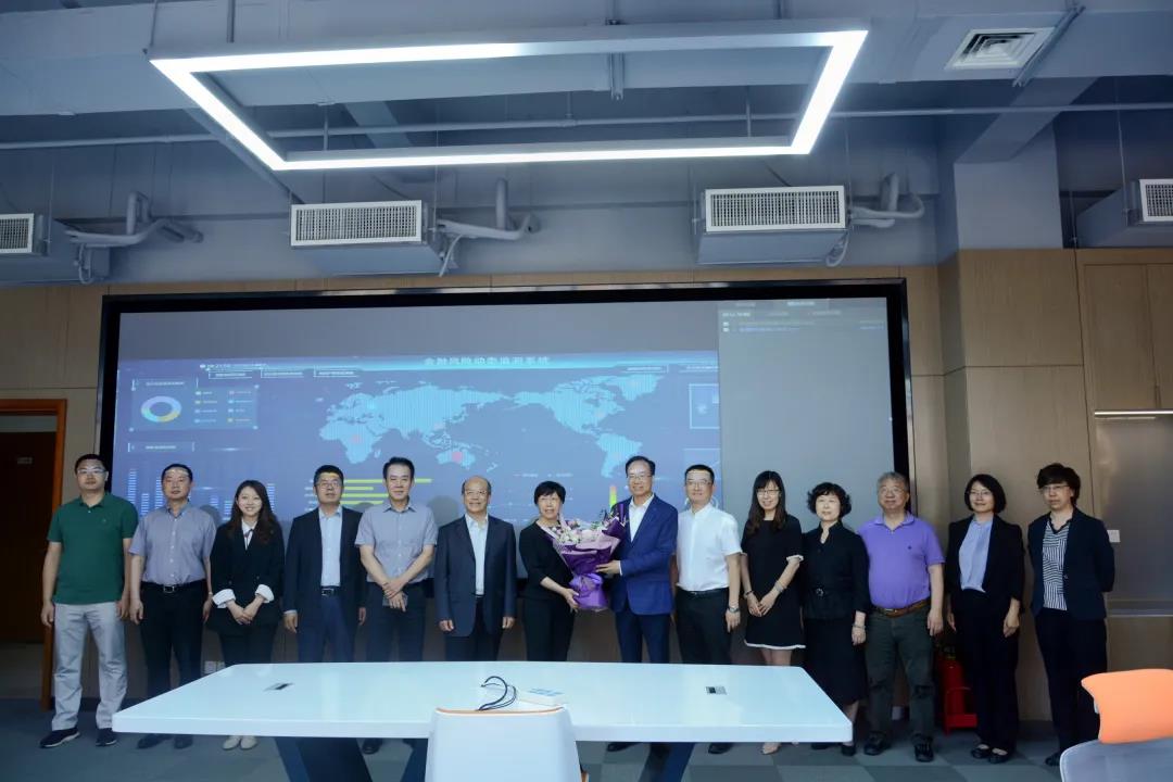 建行大学执行副校长徐云清一行到访金融学院